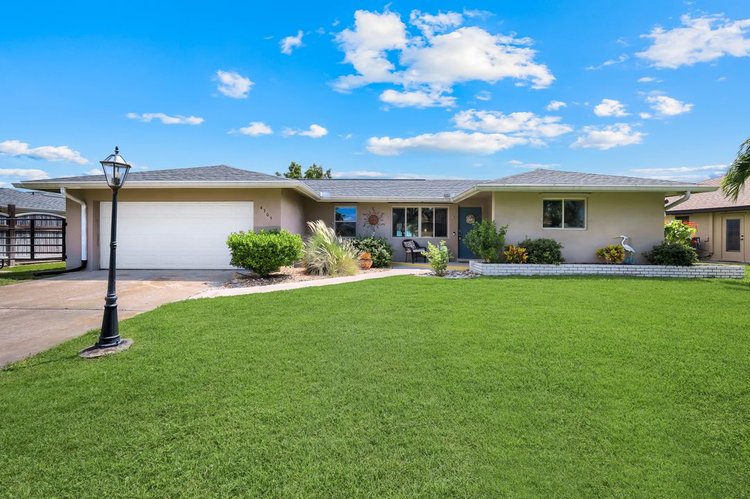 4305 SE 1st Ave, Cape Coral, FL 33904