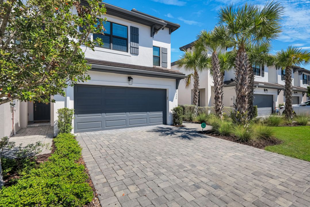 7550 Rockefeller Dr, Naples, FL 34119