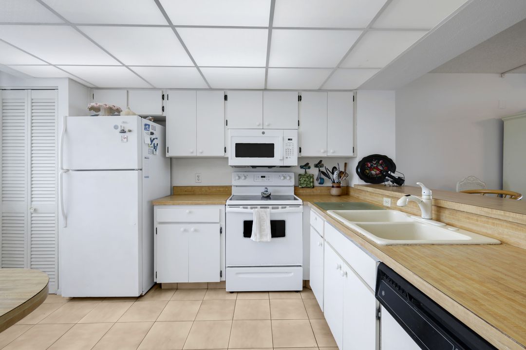 4253 Bay Beach Ln #F1, Fort Myers Beach, FL 33931