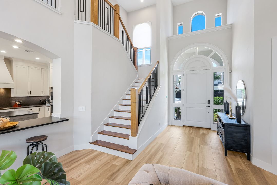 155 Heron Ave, Naples, FL 34108