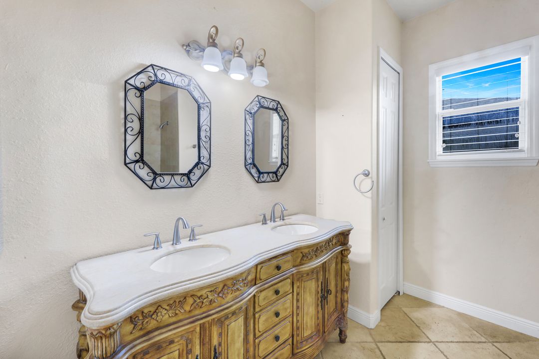 13760 Willow Bridge Dr, North Fort Myers, FL 33903