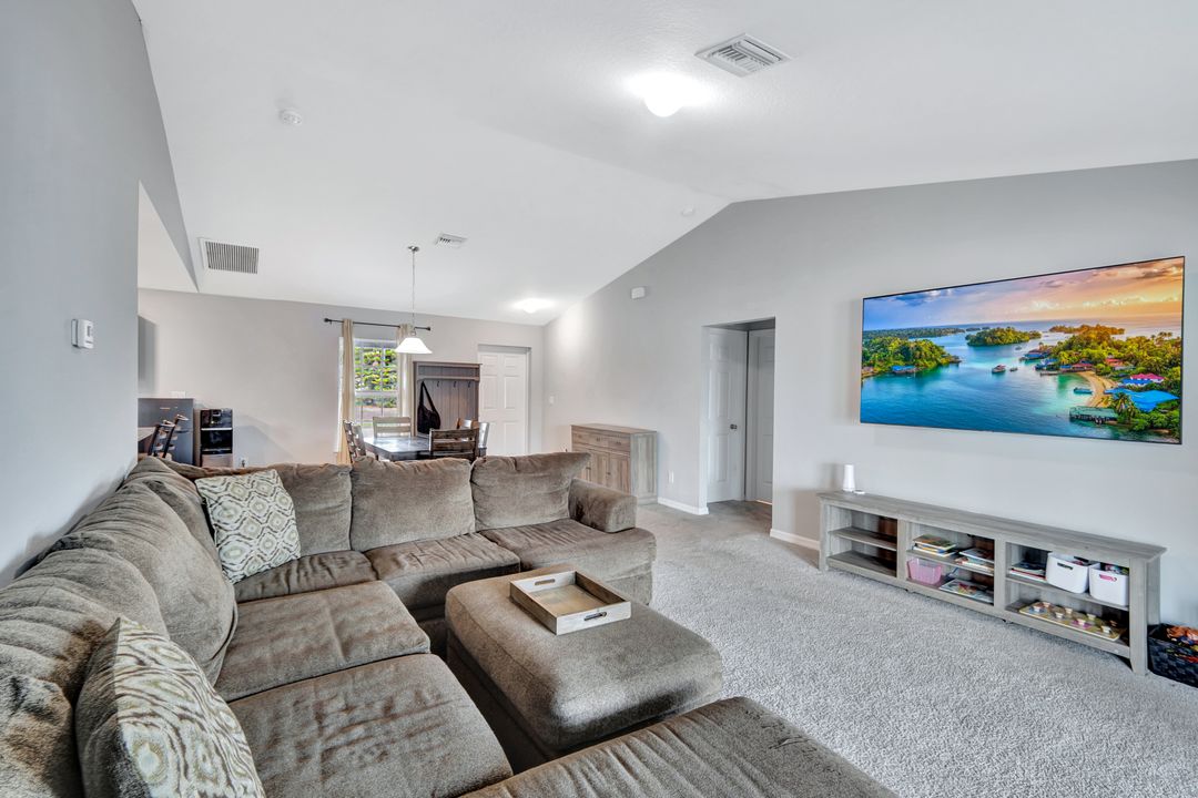 2612 NE 5th Ave, Cape Coral, FL 33909