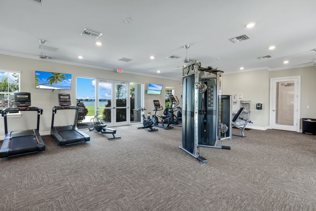 950 Stonewater Lk Ter, Cape Coral, FL 33993
