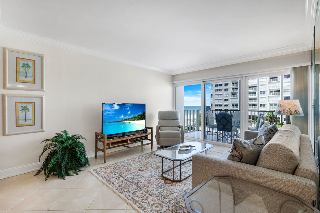 3443 Gulf Shore Blvd N #313, Naples, FL 34103