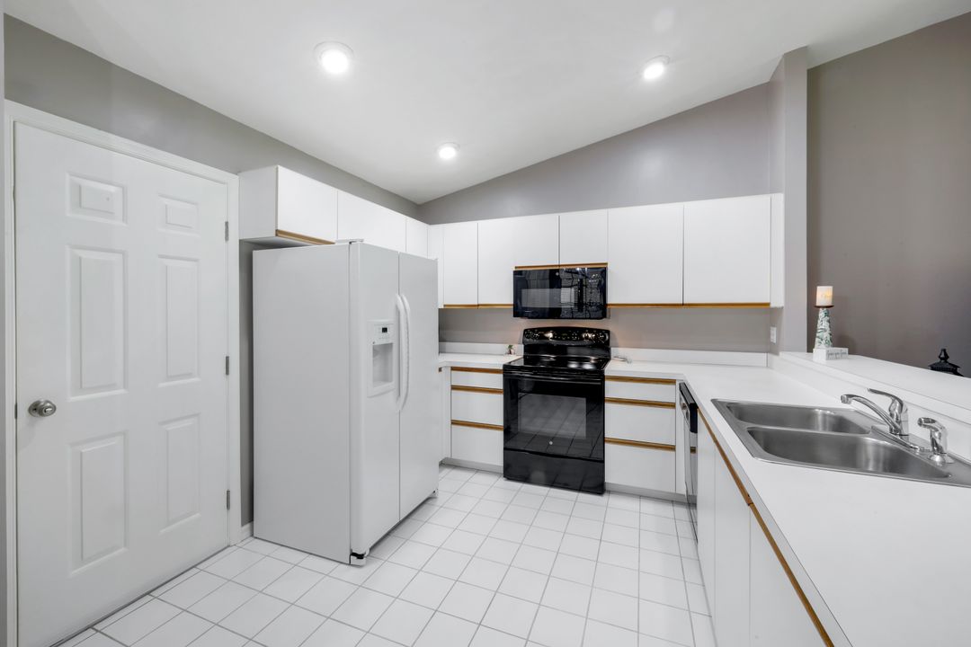 12664 Hunters Ridge Dr, Bonita Springs, FL 34135