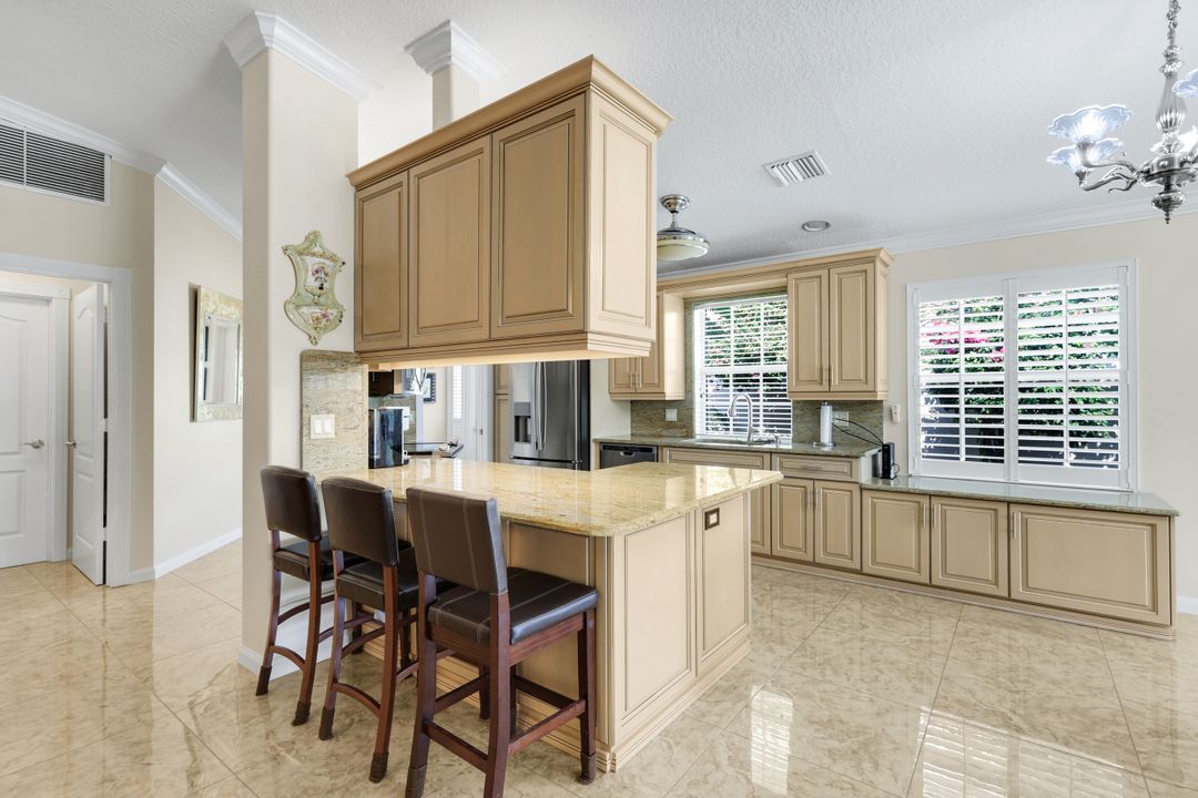5808 Drummond Way, Naples, FL 34119