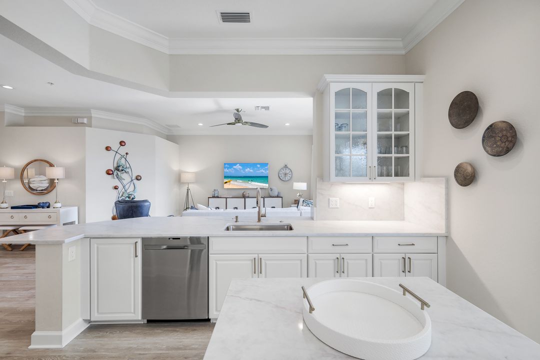 9201 Quartz Ln #202, Naples, FL 34120