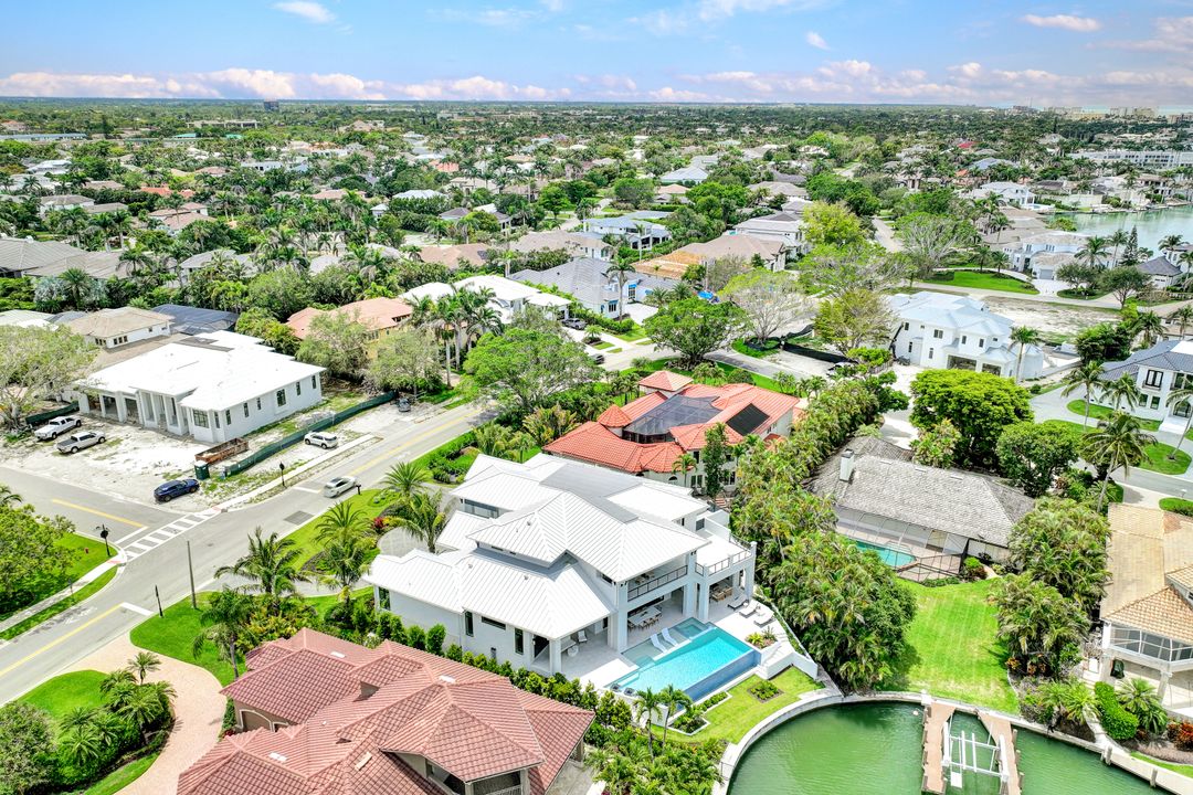 3401 Crayton Rd, Naples, FL 34102