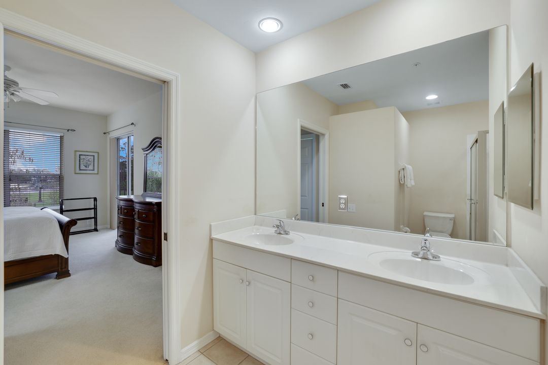 8247 Parkstone Pl #305, Naples, FL 34120