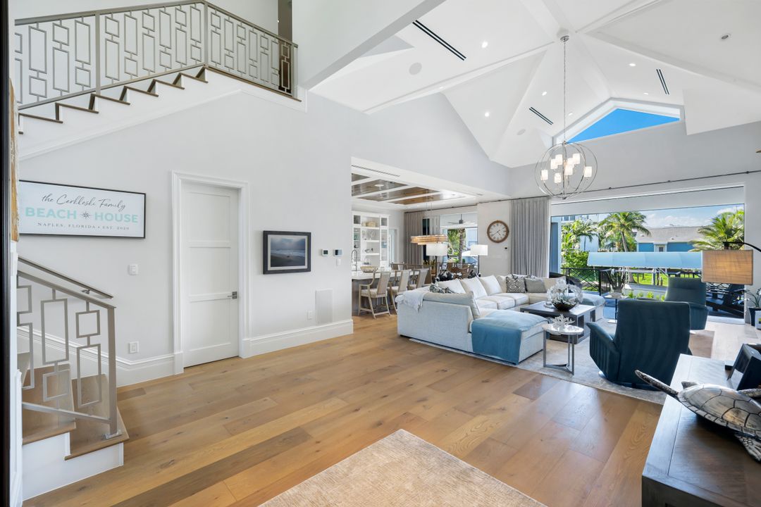 103 Bayview Ave, Naples, FL 34108