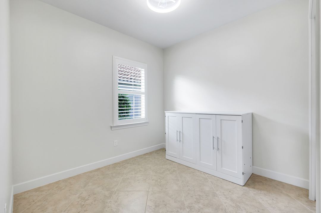 9103 Graphite Cir, Naples, FL 34120