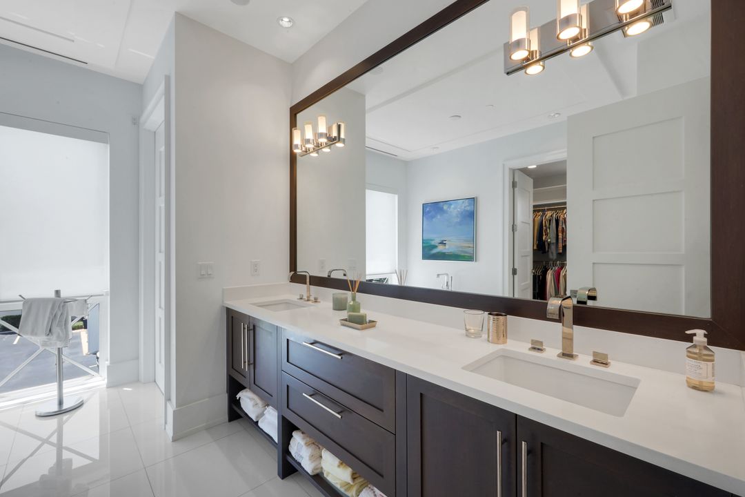382 12th Ave S, Naples, FL 34102