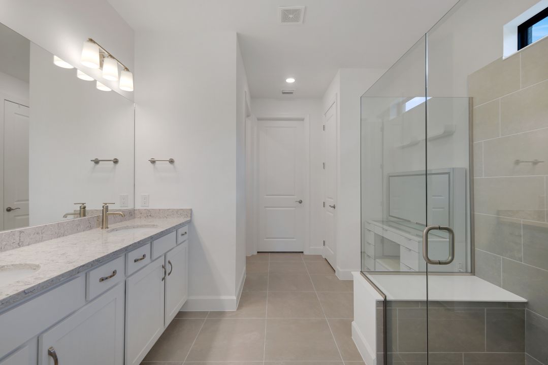 10518 Ventana Ct, Naples, FL 34120