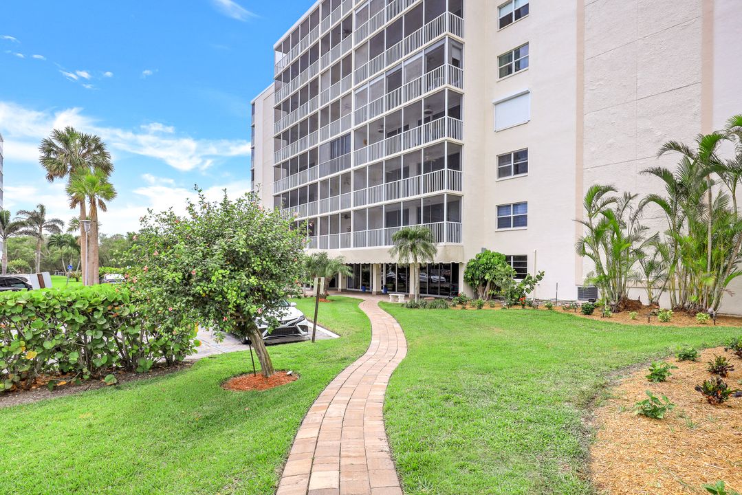 5 Bluebill Ave APT 506, Naples, FL 34108