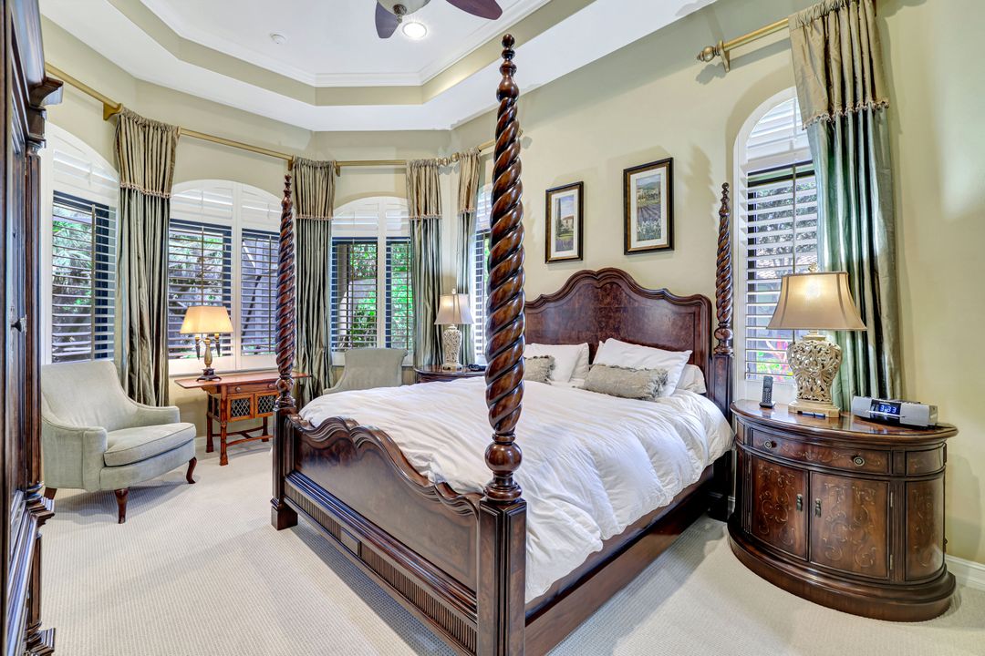 7748 Classics Dr, Naples, FL 34113