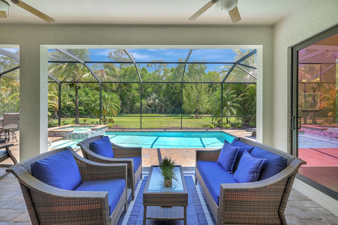 2102 Antigua Ln, Naples, FL 34120