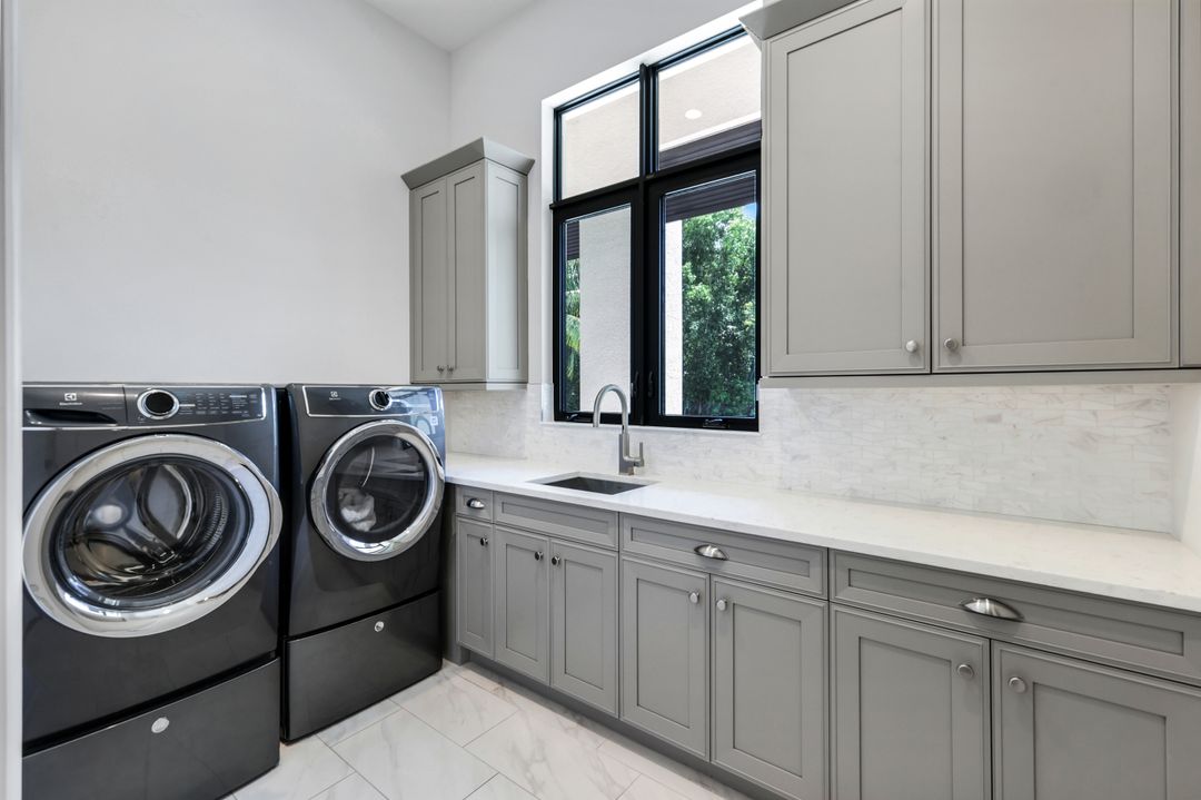 5861 Napa Woods Way, Naples, FL 34116