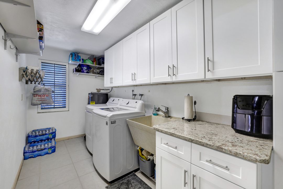 735 Old Trail Dr, Naples, FL 34103