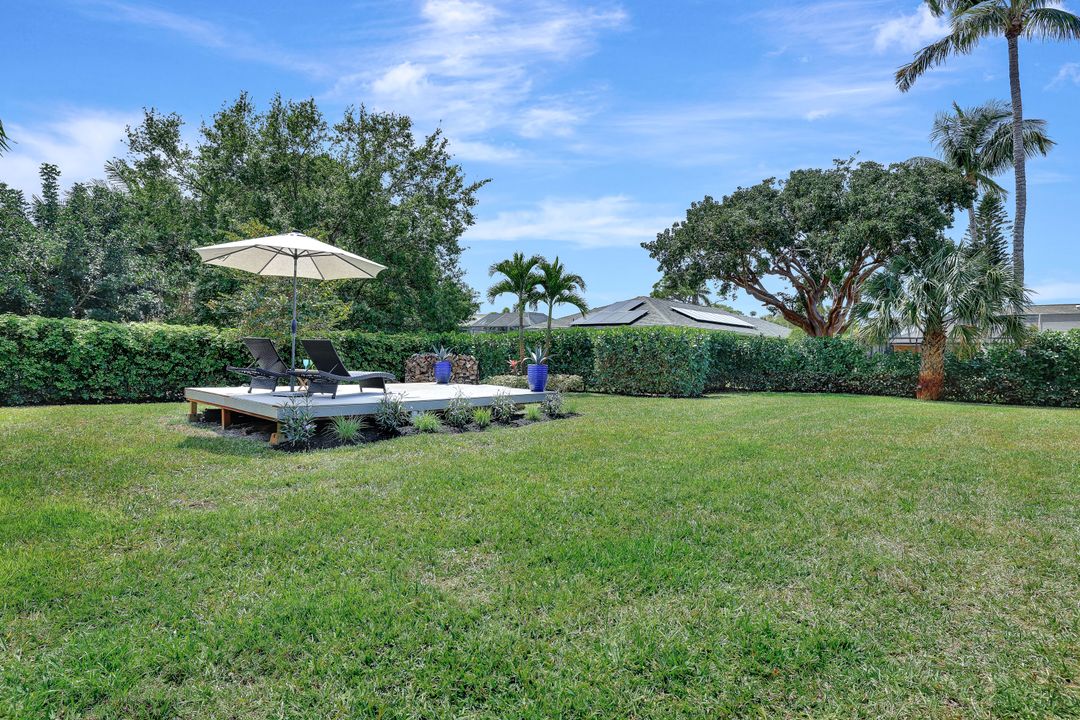 348 Country Club Ln, Naples, FL 34110