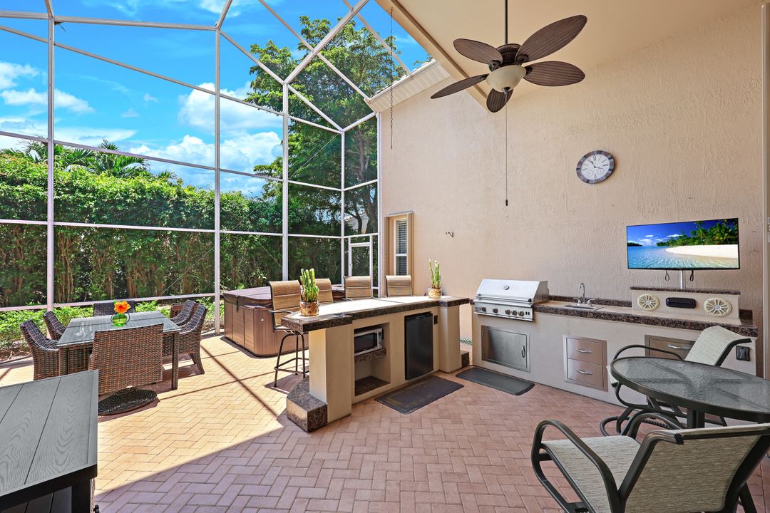 20552 Foxworth Cir, Estero, FL 33928