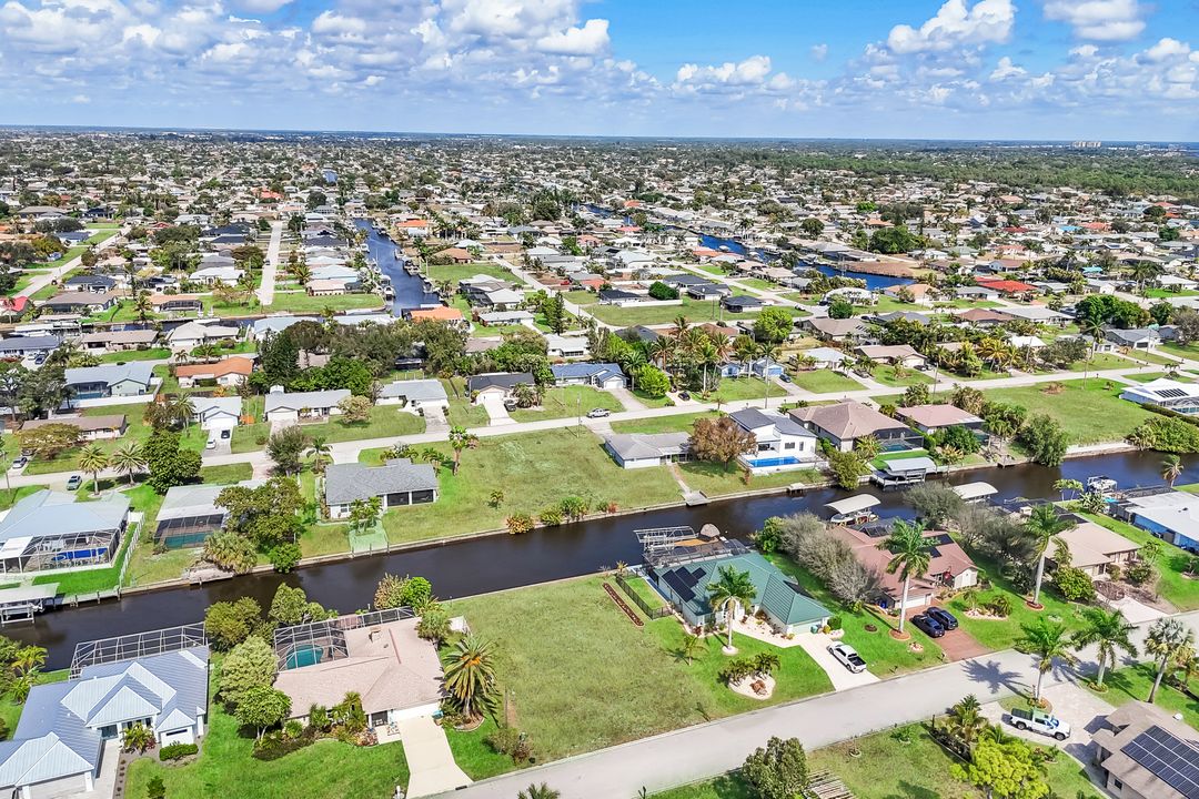 2005 Ottersrest Ln, Cape Coral, FL 33990