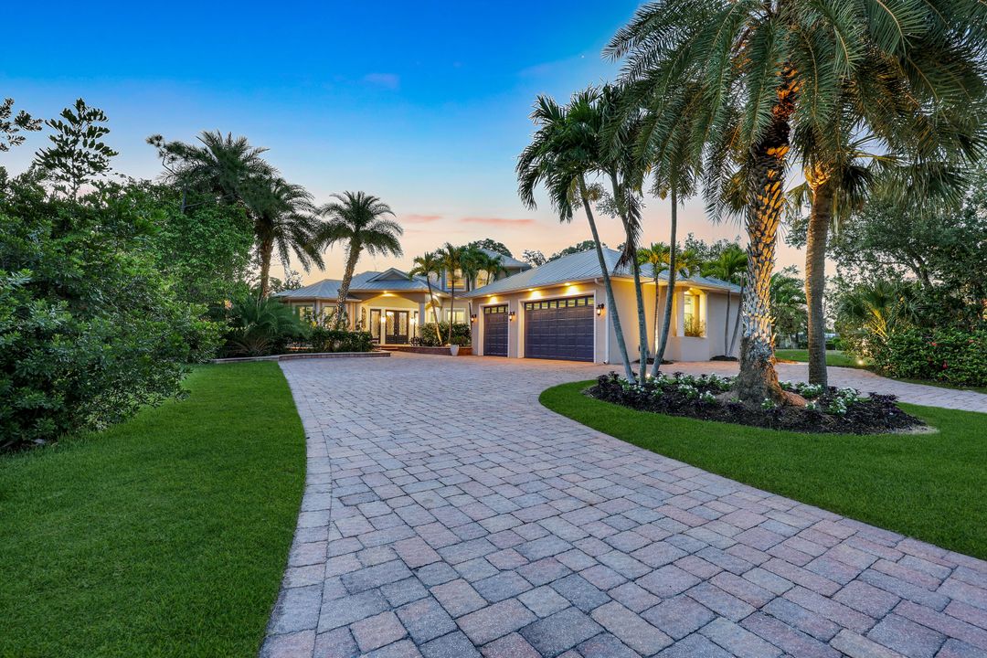 1817 Piccadilly Cir, Cape Coral, FL 33991