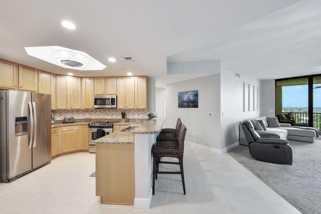 5793 Cape Harbour Dr #811, Cape Coral, FL 33914