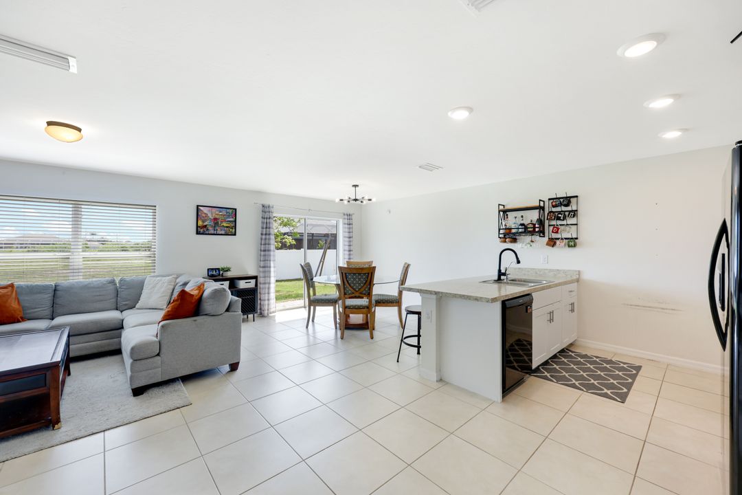 4424 NE 10th Ct, Cape Coral, FL 33909