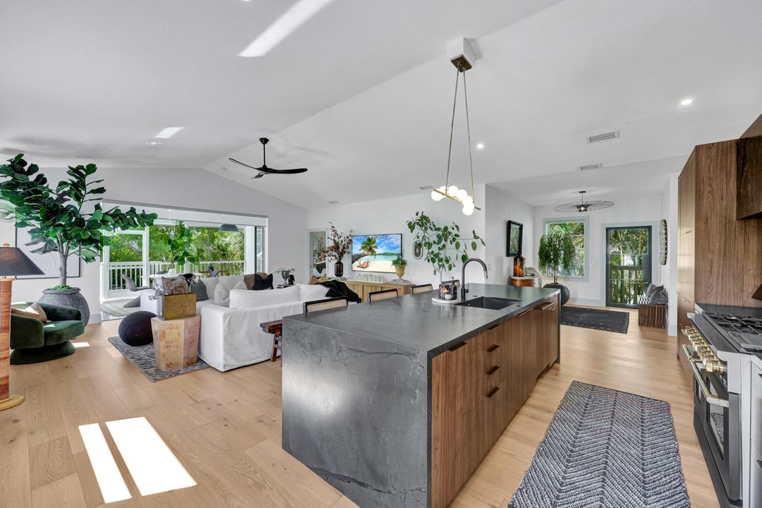 746 Park Ave, Naples, FL 34110