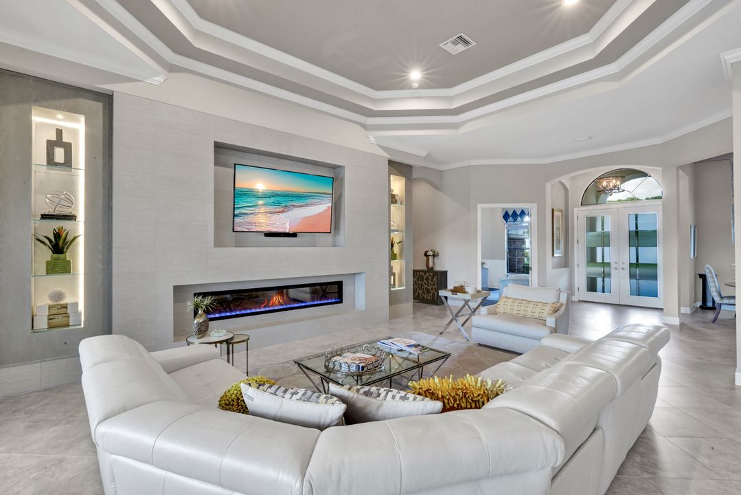 8675 Amour Ct, Naples, FL 34119
