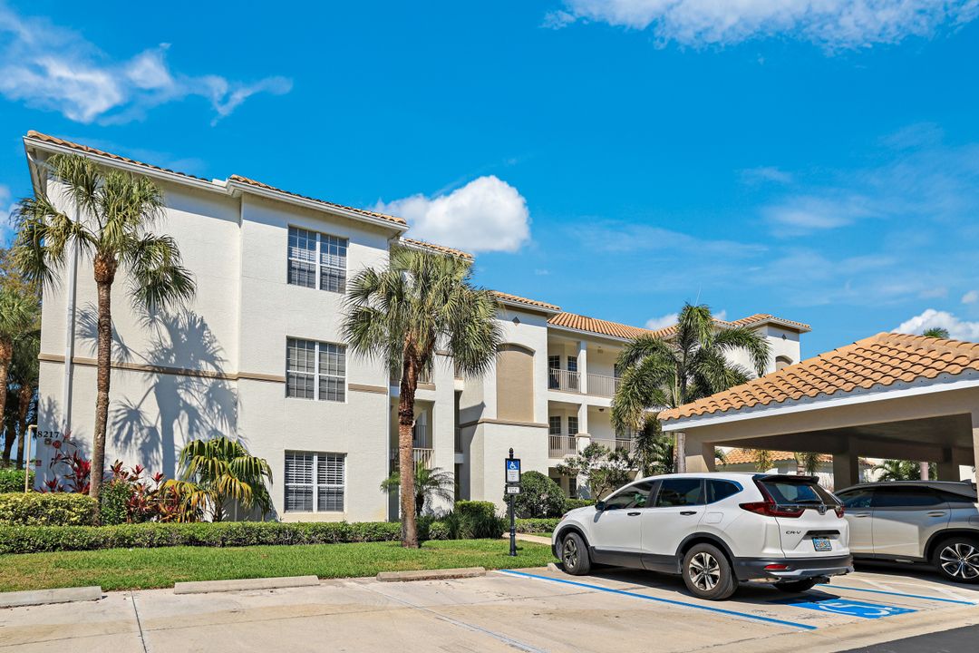 8217 Parkstone Pl #108, Naples, FL 34120