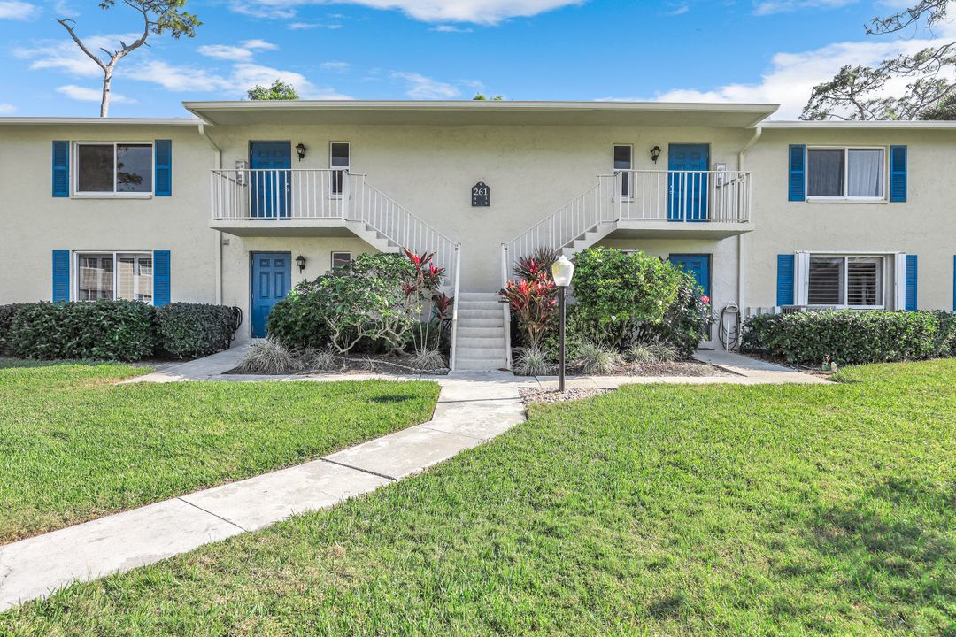 261 Memory Ln #4, Naples, FL 34112
