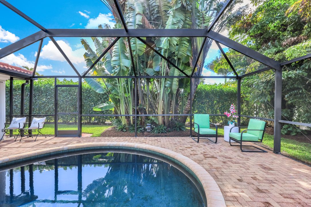 87 Burning Tree Dr, Naples, FL 34105