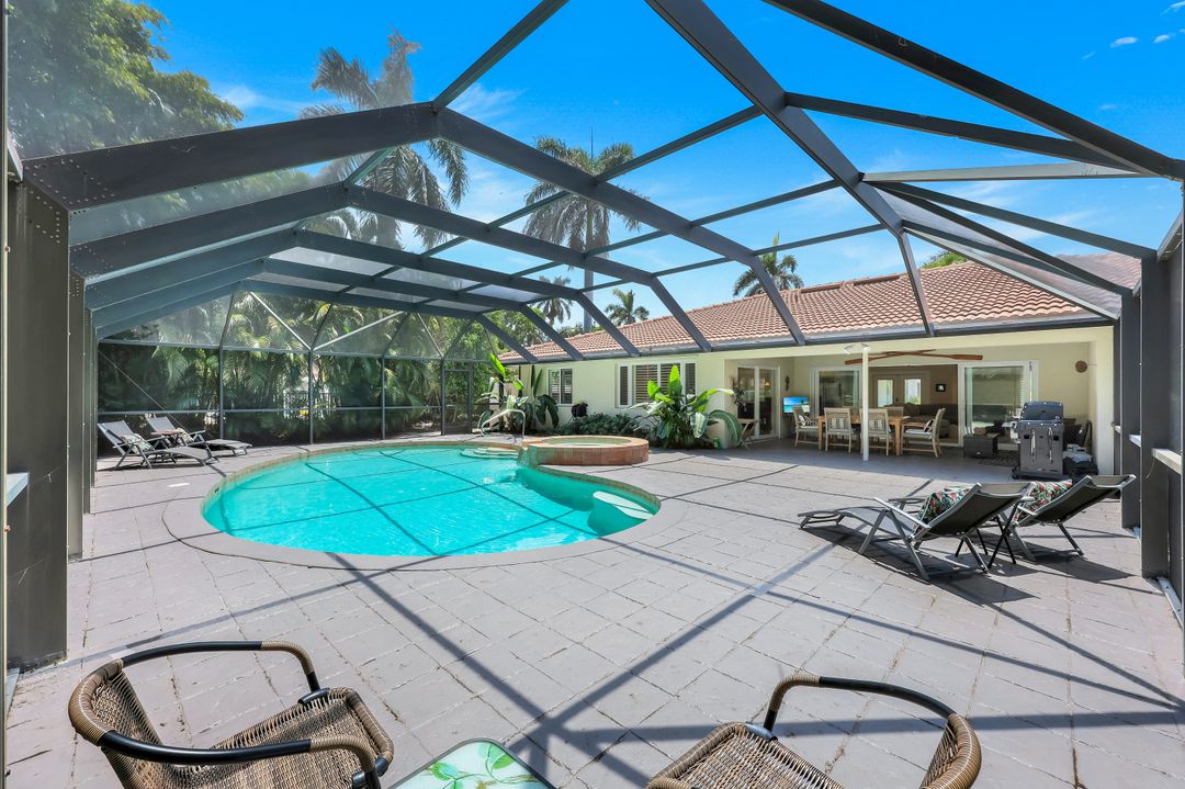 725 Old Trail Dr, Naples, FL 34103