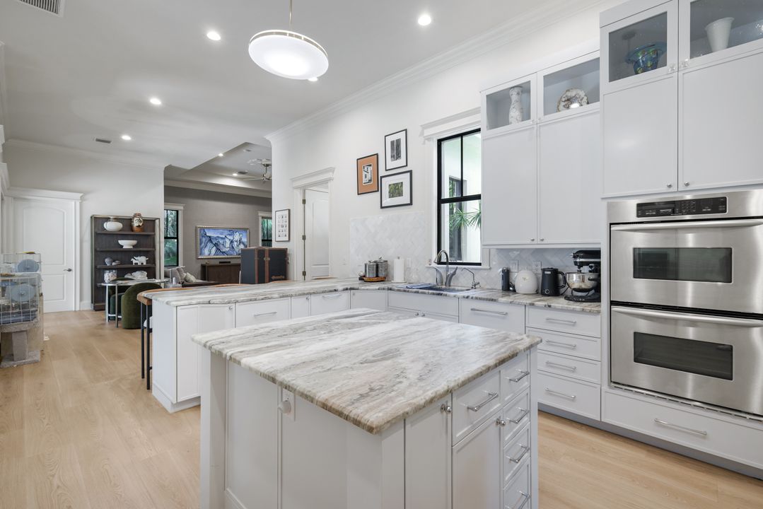 1455 Hemingway Pl, Naples, FL 34103