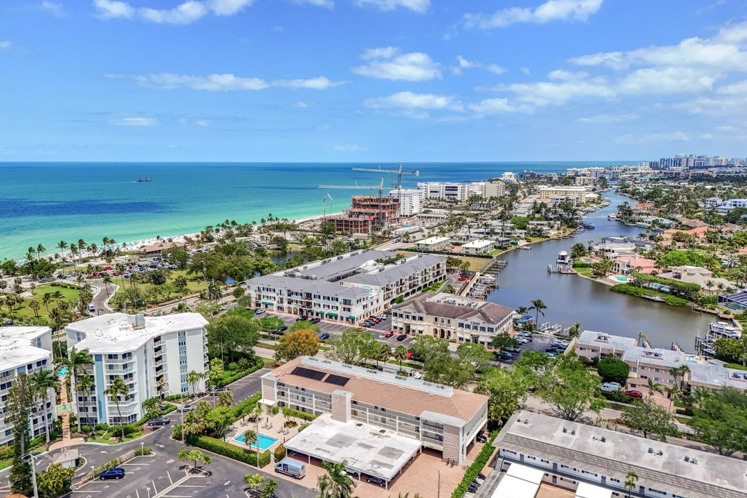 232 Banyan Blvd, Naples, FL 34102
