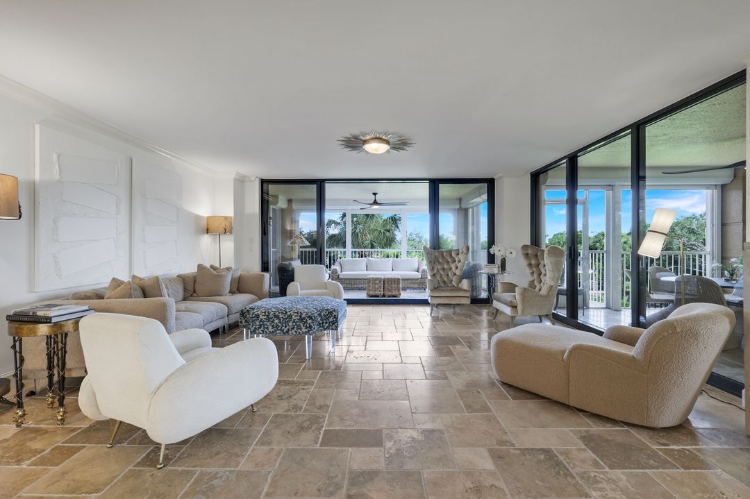 6597 Nicholas Blvd #306, Naples, FL 34108