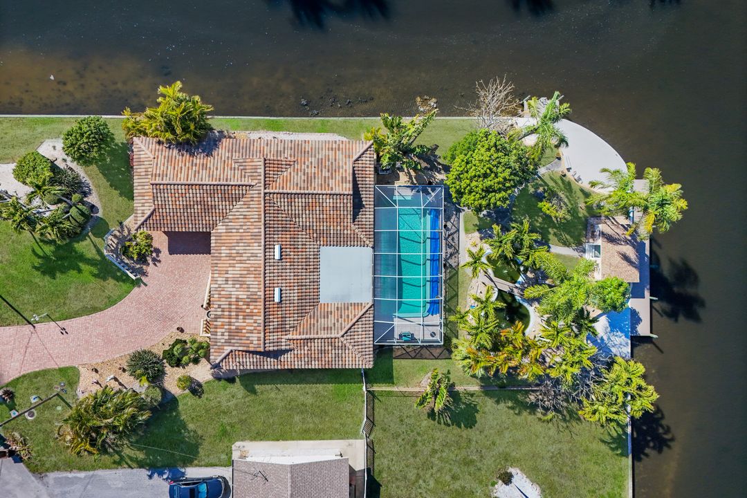 5201 Willow Ct, Cape Coral, FL 33904