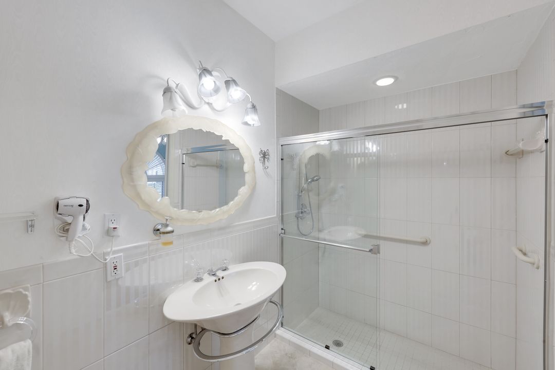 2147 Snook Dr, Naples, FL 34102