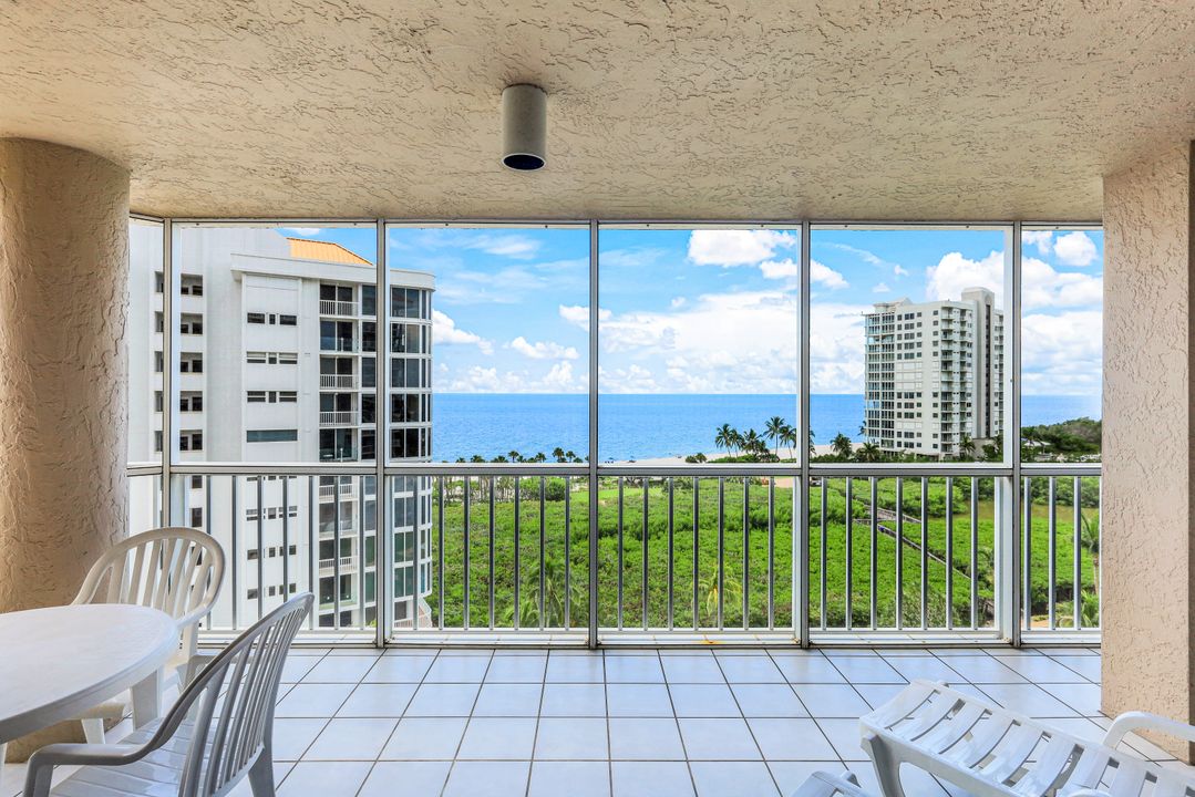 40 Seagate Dr #702, Naples, FL 34103