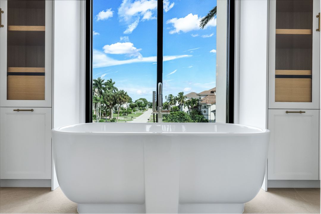 348 Seagull Ave, Naples, FL 34108