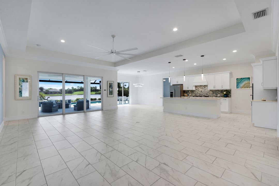 14386 Laguna Spgs Ln, Naples, FL 34114