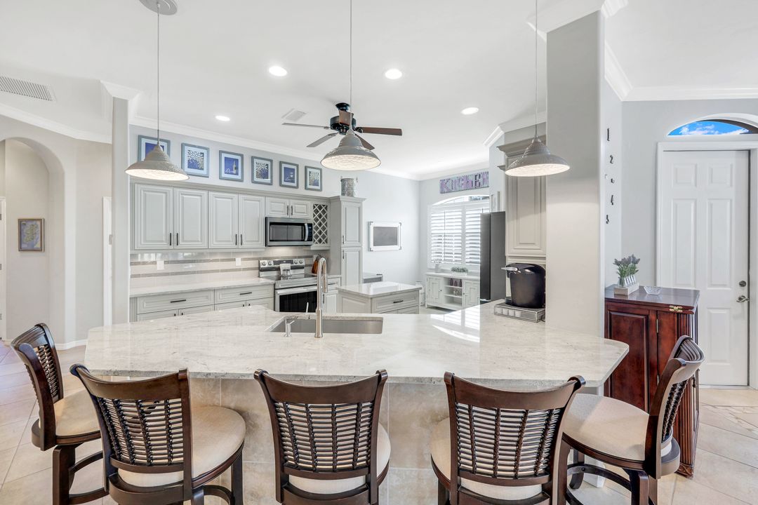 12694 Fox Ridge Dr, Bonita Springs, FL 34135