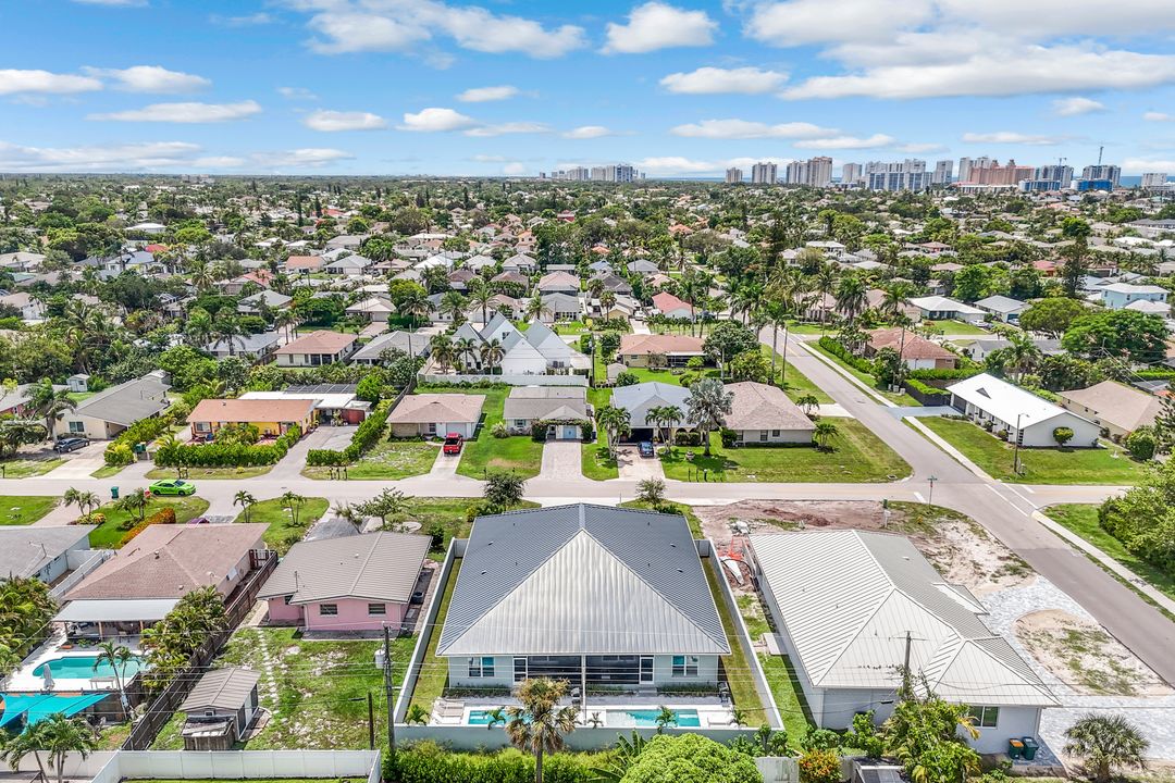 605 107th Ave N, Naples, FL 34108