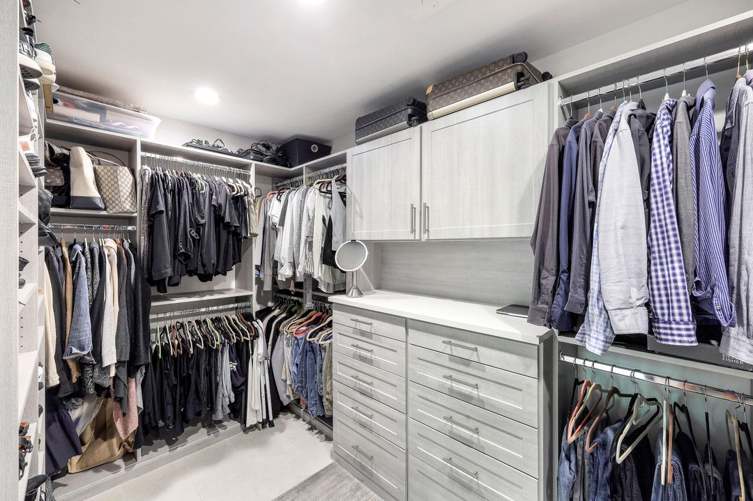 6010 Standing Oaks Ln, Naples, FL 34119