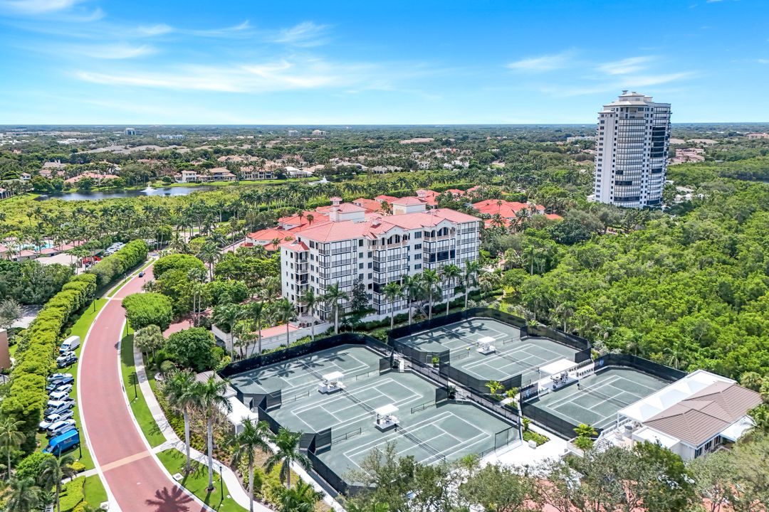 8720 Bay Colony Dr #404, Naples, FL 34108
