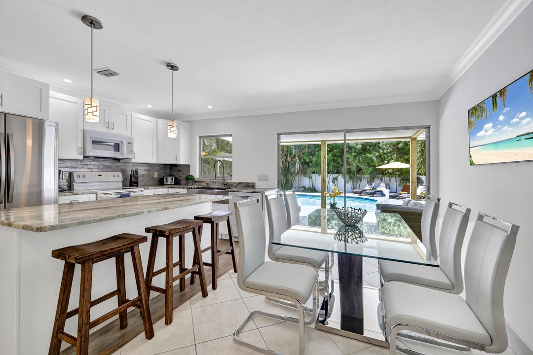 534 97th Ave N, Naples, FL 34108