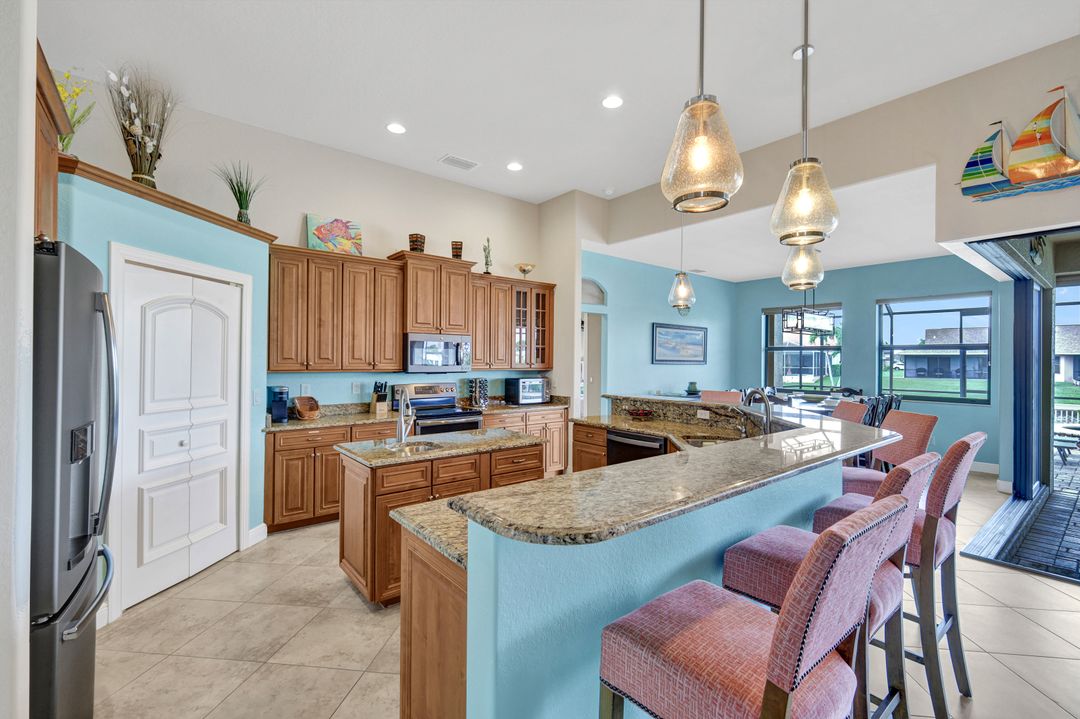 2033 SE 7th St, Cape Coral, FL 33990