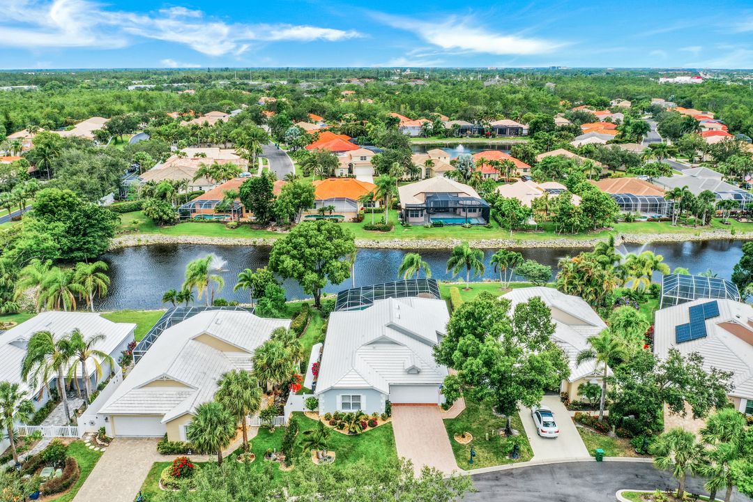 1343 Old Oak Ln, Naples, FL 34110