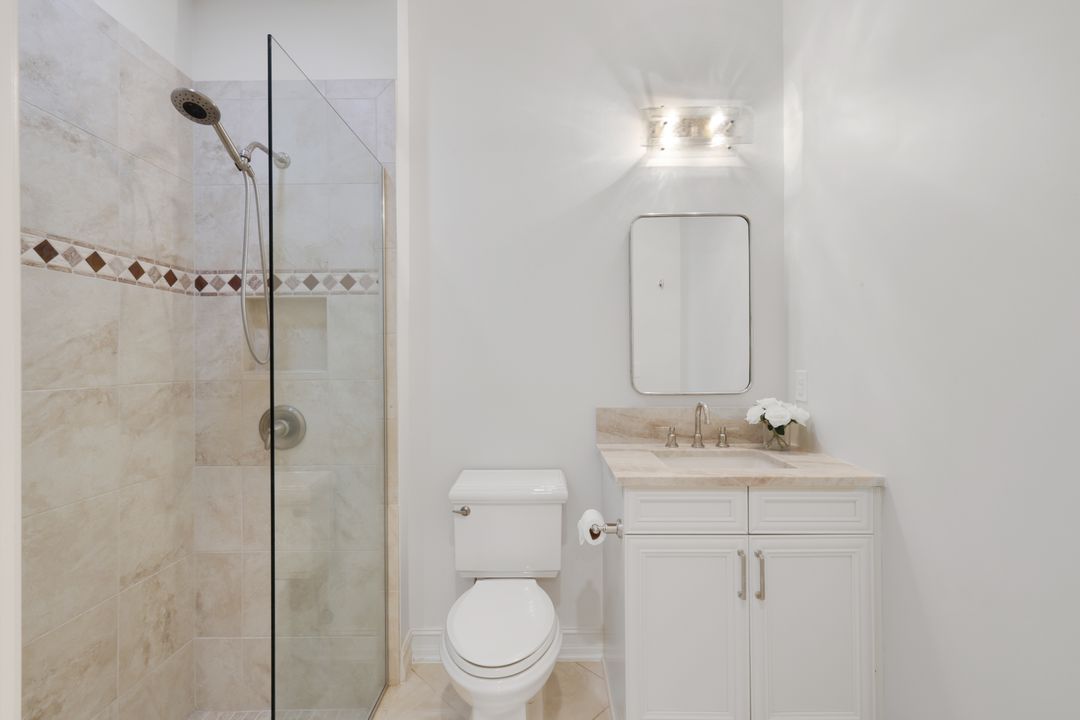 7319 Lantana Cir, Naples, FL 34119